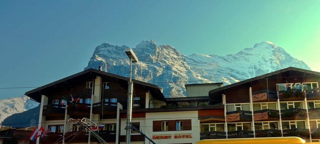 Grindelwald2016; Markt; EigerOstegg2704m; EigerNordwand 3970m T2016-10-03_1N 010 © http://www.fahidi.eu by Béla Fahidi