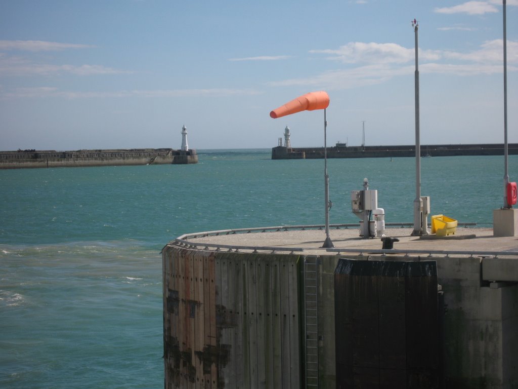 Hafen Dover by Strabon