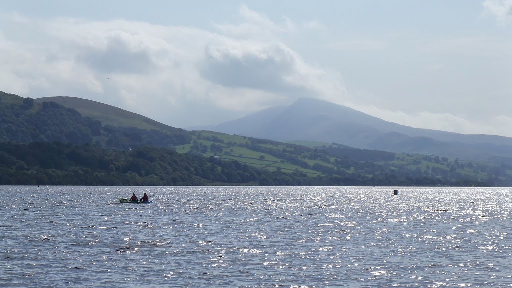 Aran Mawddwy o Lyn Tegid by Meic W Caerdydd