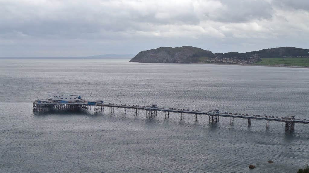 Pier Llandudno a Rhiwledyn o Gwm Dedwydd by Meic W Caerdydd