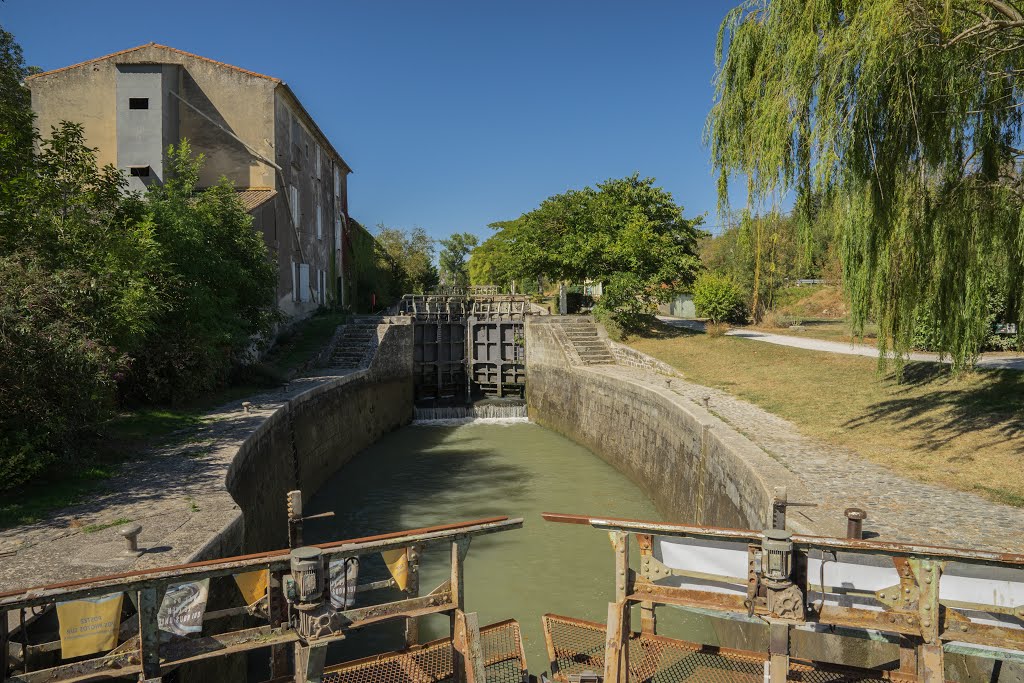 11400 Saint-Martin-Lalande, France by Geert Giesen