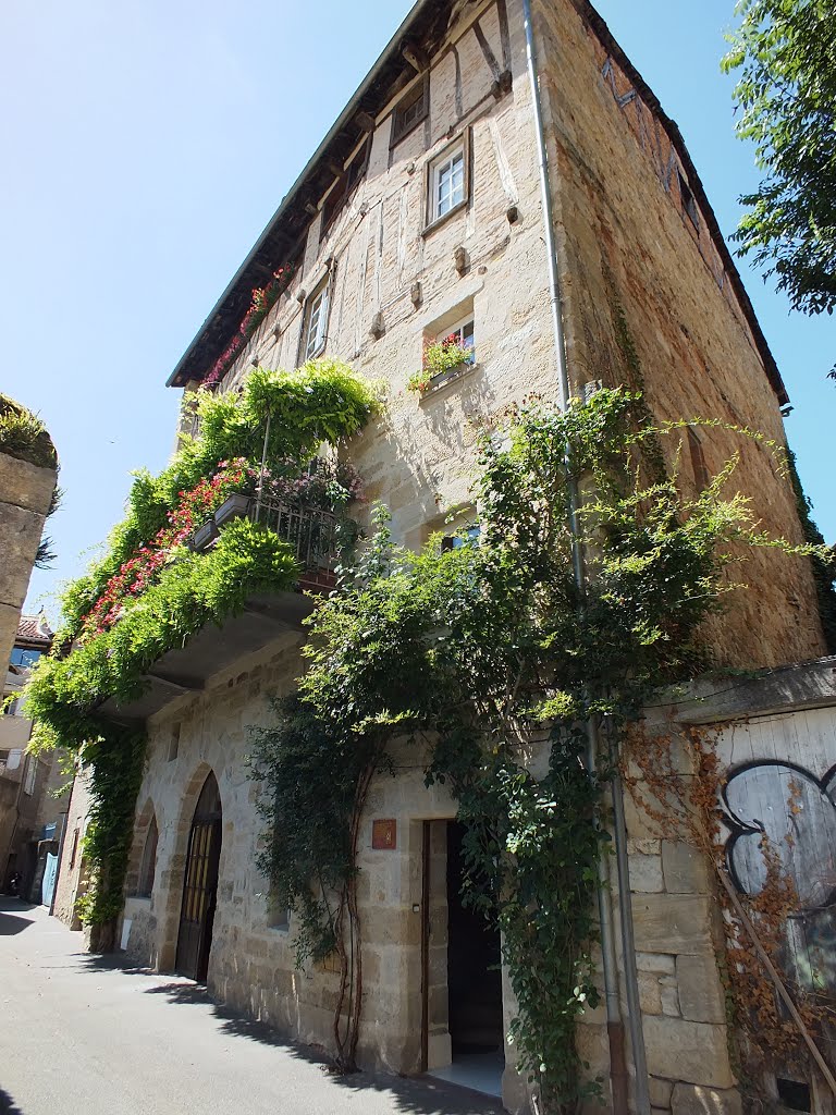 Belle demeure à Figeac (rue Prat) by Yann LESELLIER