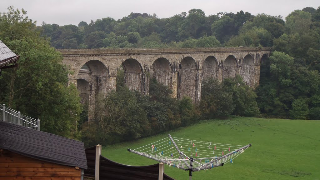 Pont Rheilffordd Y Waun by Meic W Caerdydd