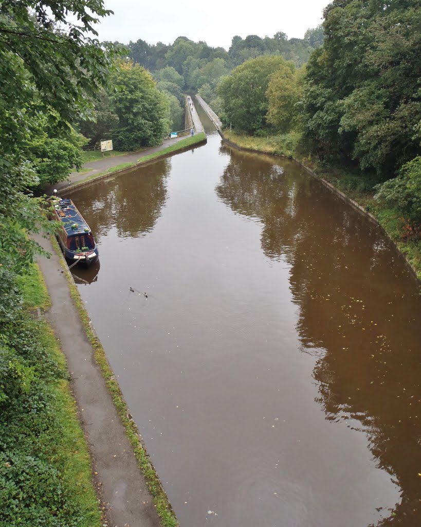 Dyfrbont y Waun by Meic W Caerdydd