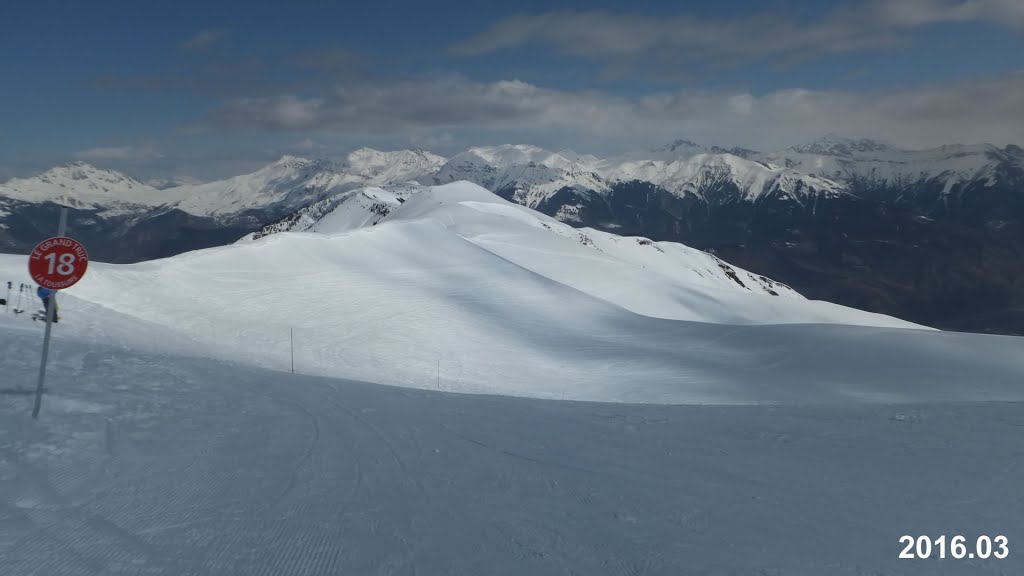 Beginning of "grand truc" Piste (Red) on Grand Truc Summit (La Toussuire, Les Sybelles) by Irmantas Kanapeckas