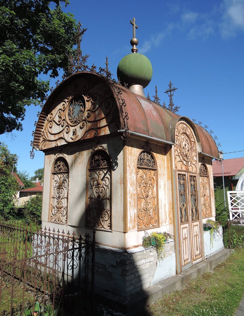 Old orthodox cemetery, Haapsalu by Petteri Kantokari