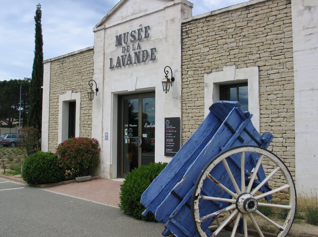 Coustellet - Musée de la Lavande / Lavendelmuseum by Kloiner