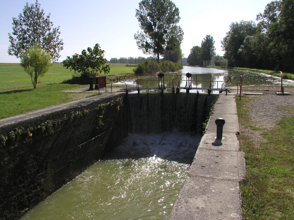 Canal de Bourgogne. Ecluse 93 Arthe_2006-09-06 by Martin Dudle-Ammann