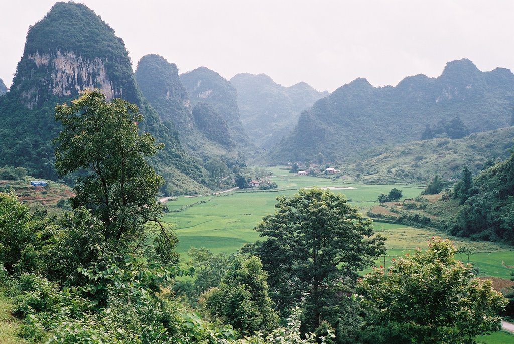 Sur la RN3 entre Cao Bằng et la frontière chinoise by Missak