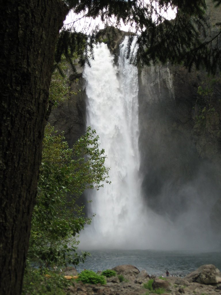 Snoqualmie Falls from Base by Chris Sanfino