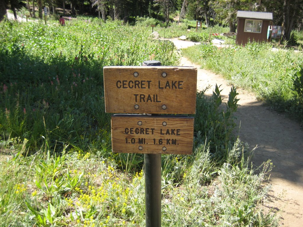 Cecret Lake Trailhead by naunca