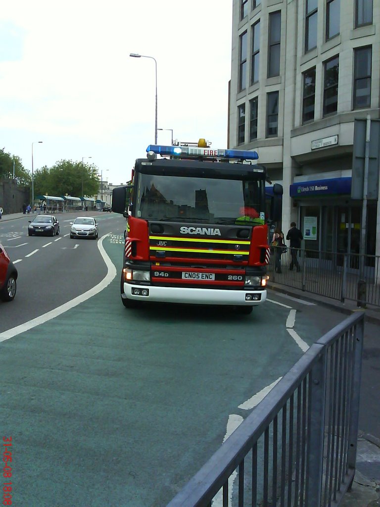 Cardiff, Fire truck near Pizza Hut, 05.2008 by oscylator