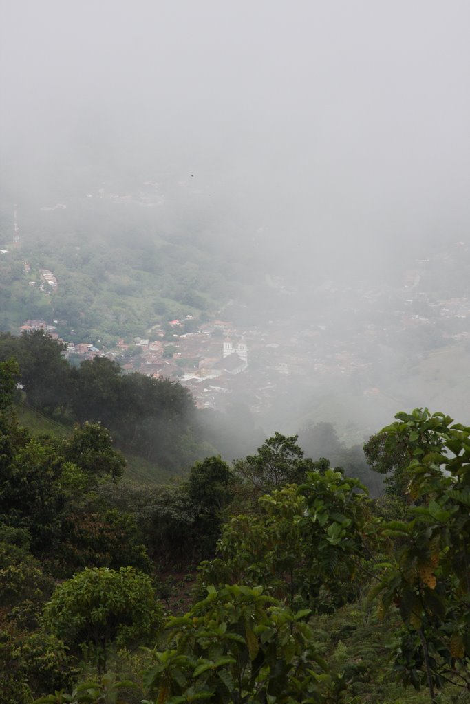 Sopetran entre nieblina, fotografia tomada el 23 de agosto del 2008, panoramica vereda los Pomos, finca San Nicolas De Quebresa Seca, camara Canon EOS 40D, archivo fotografico PHA by pedroherrana