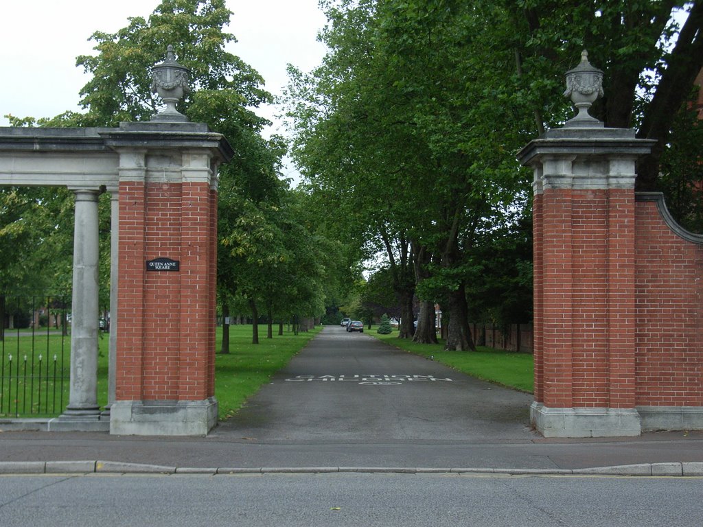 Entrance to Queen Anne Square by DRTJones