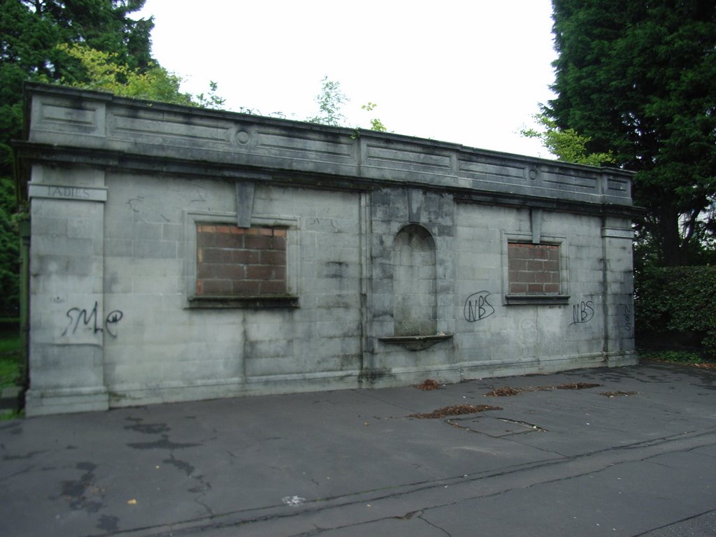 Disused Public Toilets by DRTJones