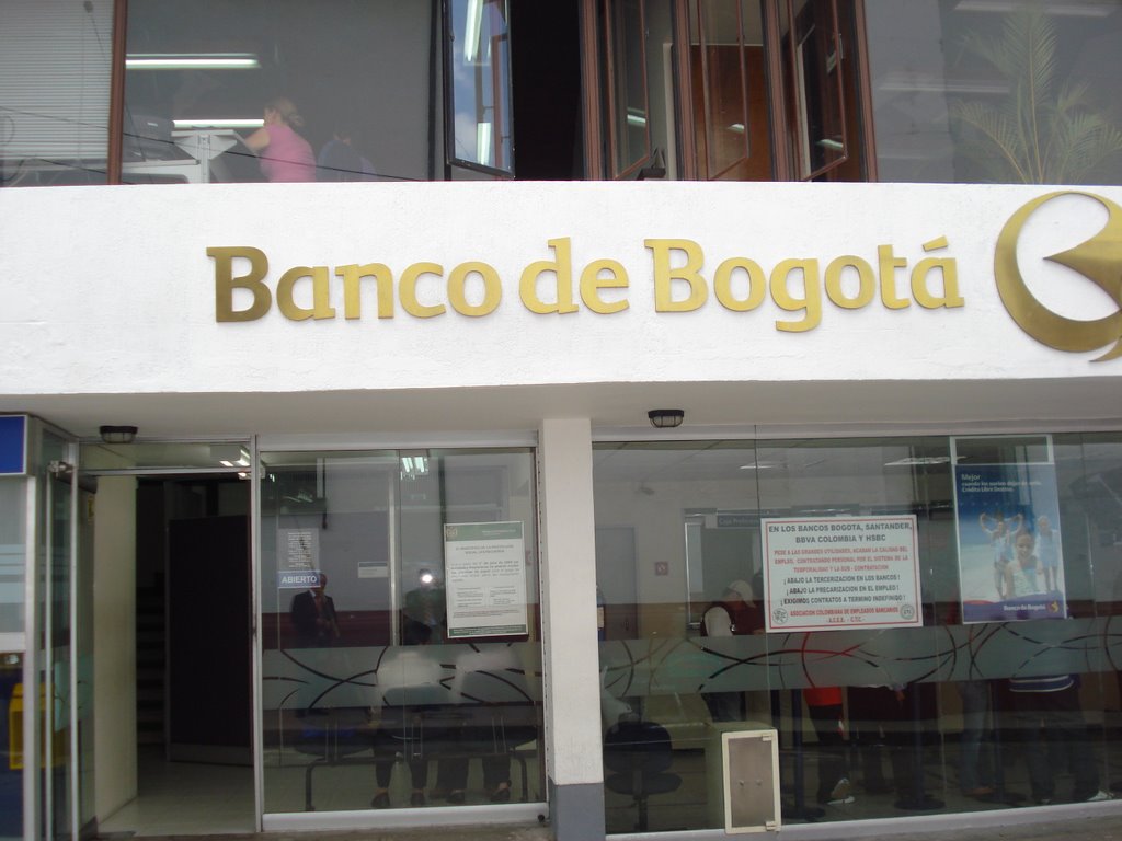 Banco de Bogota Oficina Rionegro Oriente by DAVID BELTRAN