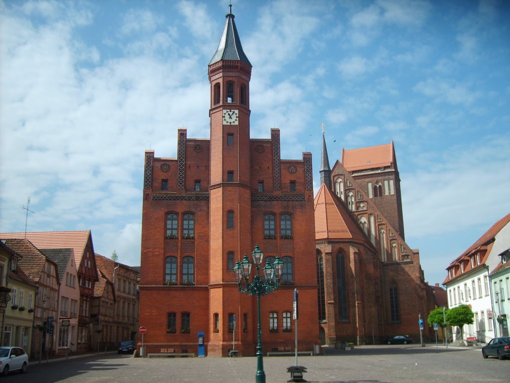 Perleberg, Altes Rathaus und St. Jacobi by Panzerknacker