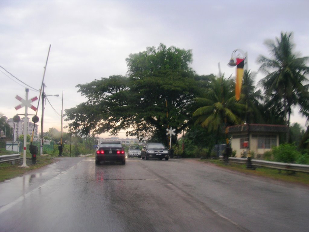 GEMAS @ RAILWAY CROSS by mohd salim-yunus