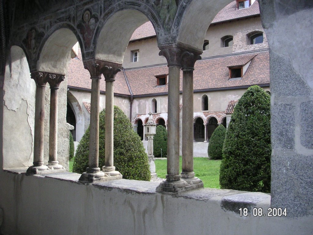 Bressanone.interno chiostro by Egidio Moretton