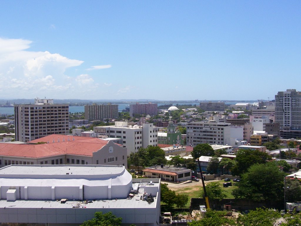 Vista de Santurce y Bahía de San Juan by cebarreras