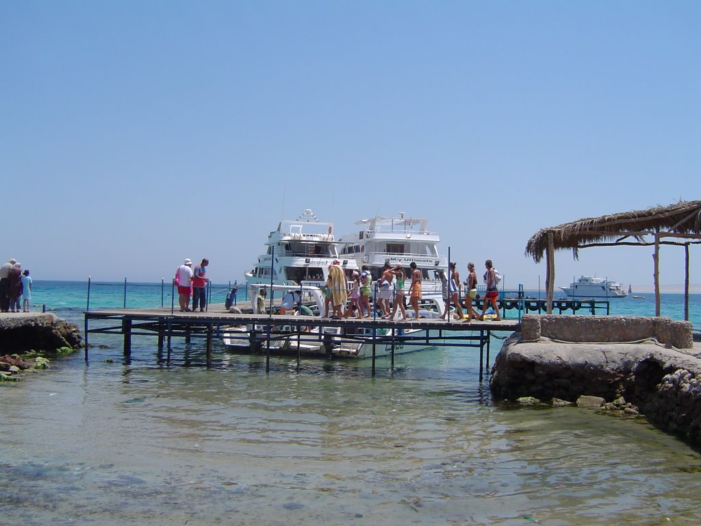 Hurghada harbour by pczira