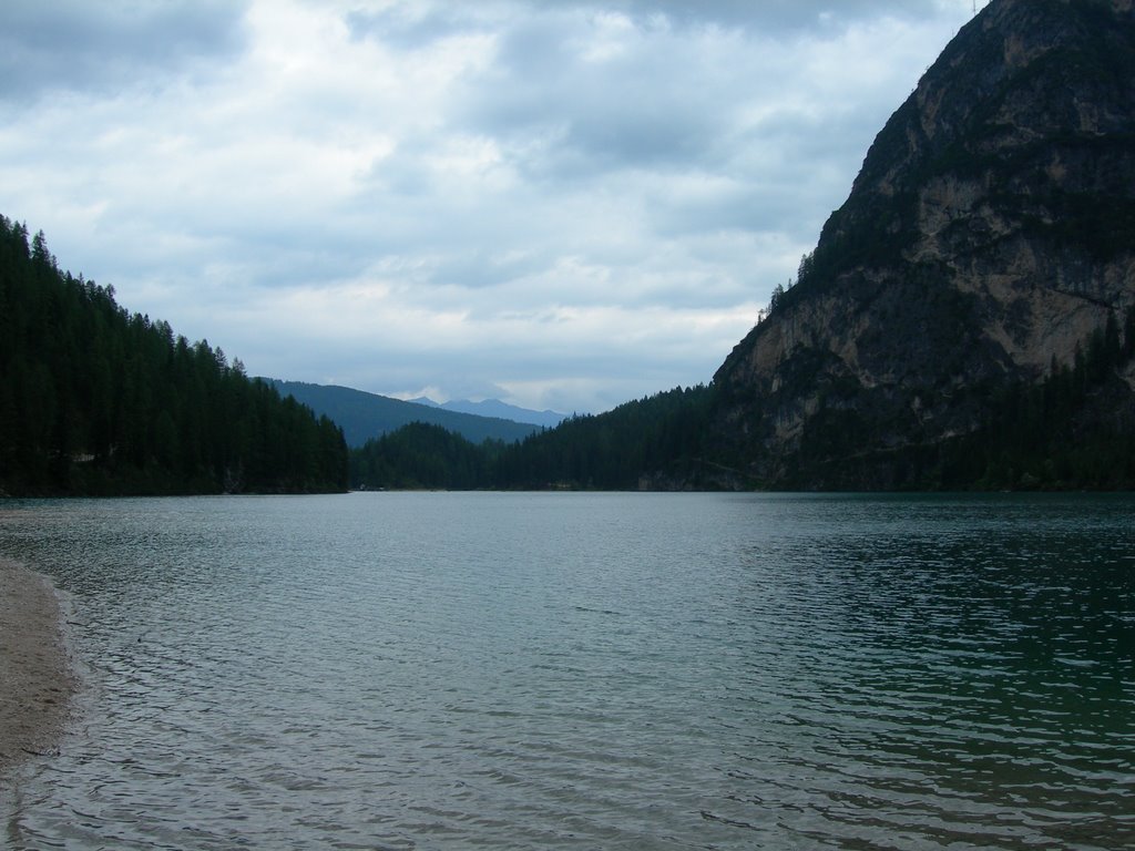 Lago di braies by Roberto Brencio