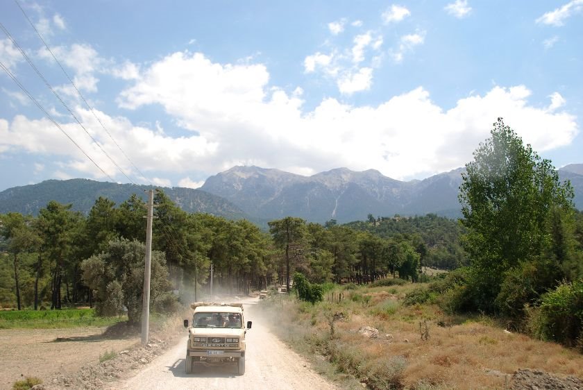 Karacay jeep safari by Arif Kölemen