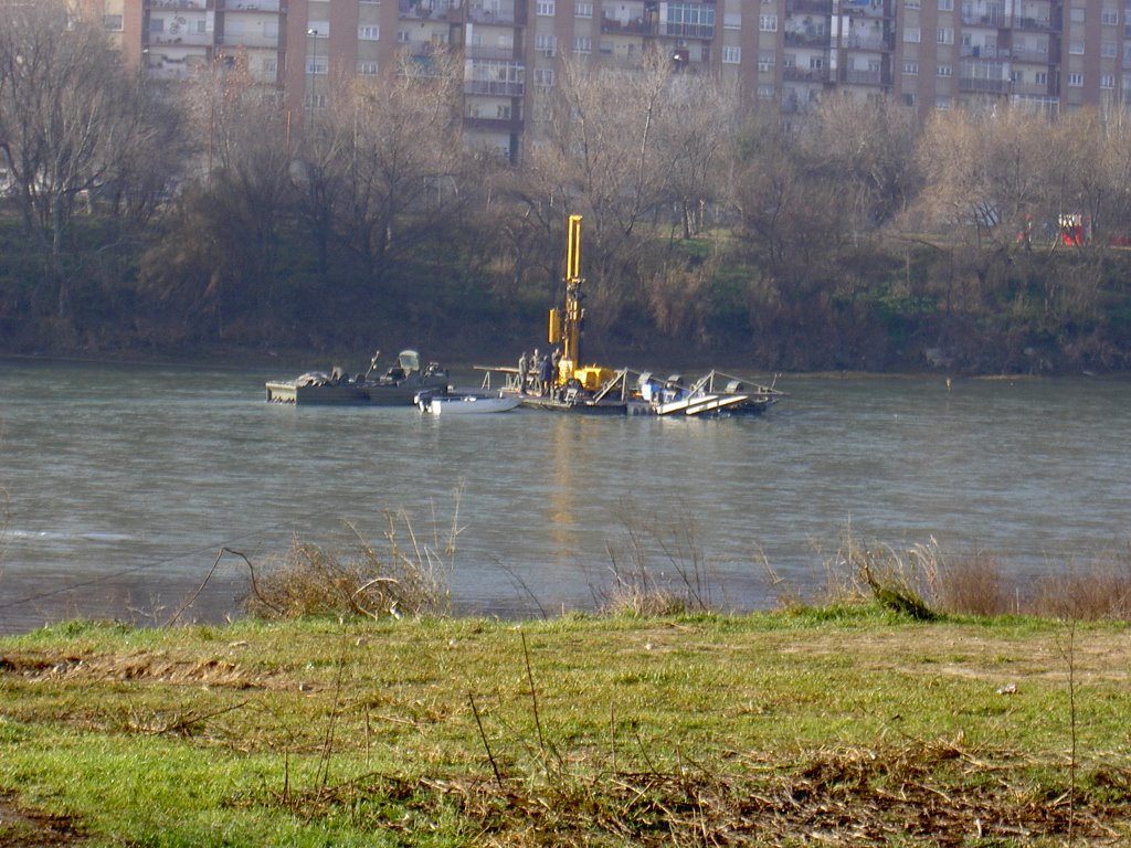 PONTON SOBRE EL RIO EBRO by cartujo