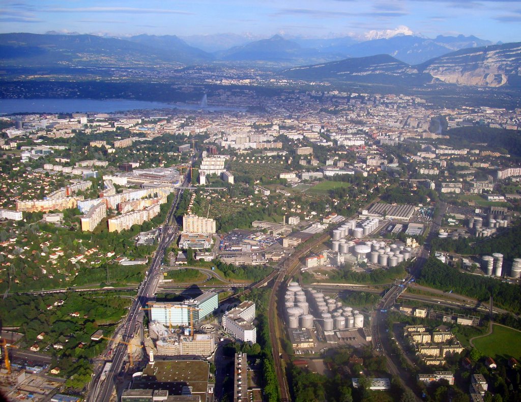 Vista aérea de Xenebra. Mont Blanc ó fondo by Eladio Osorio Montenegro