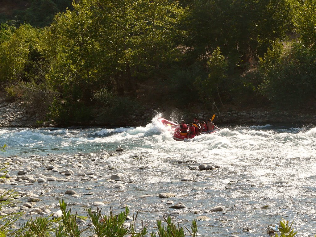 Rafting 1 by Ana Travasso