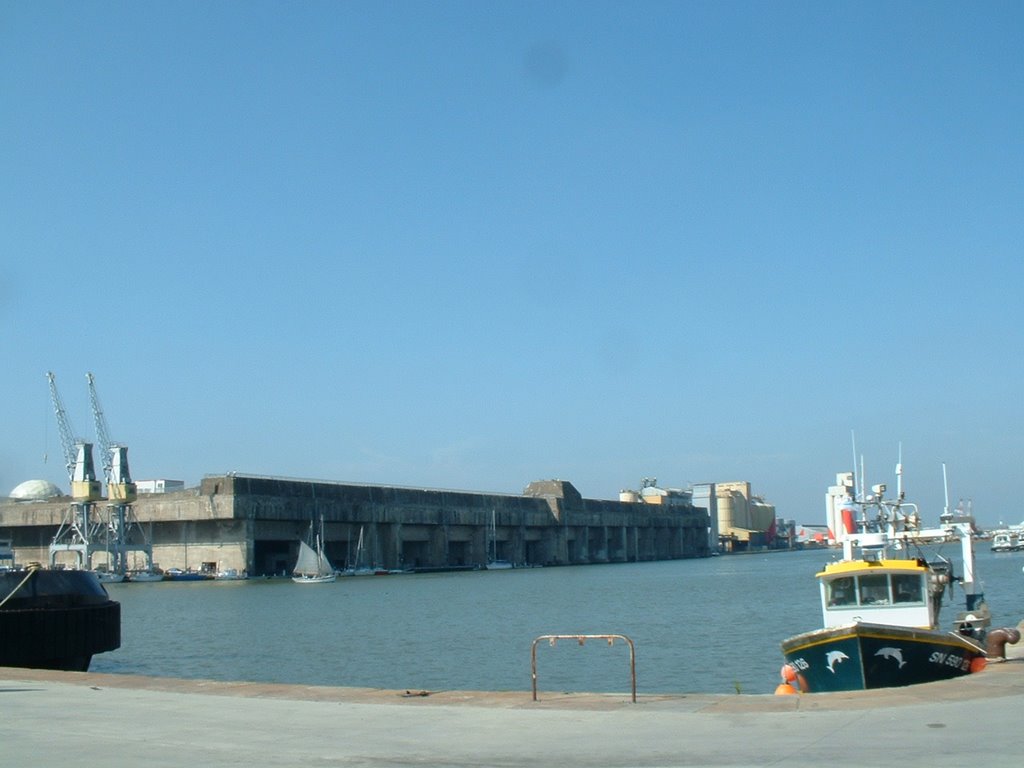 La Base Sous-marine et le Port de Saint Nazaire by J.Hache