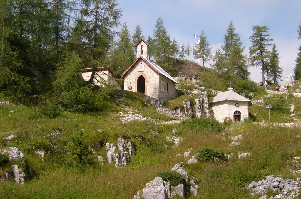 Monte Lozze, chiesetta e sacello by alepasti