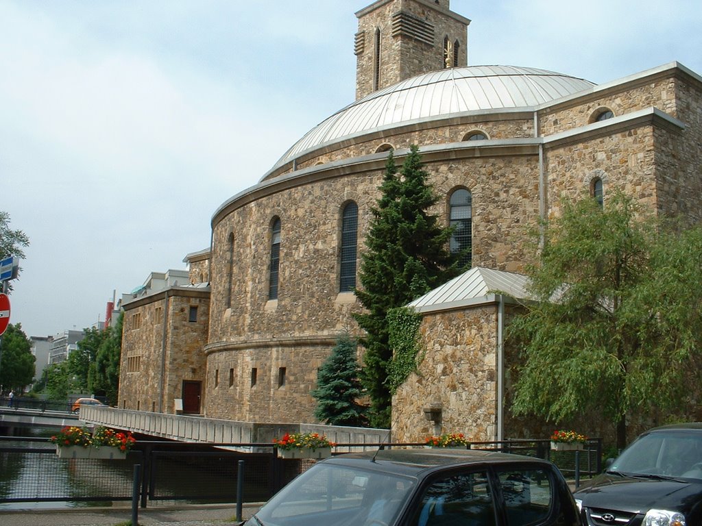 Herz-Jesu-Kirche by Klaus Teurer