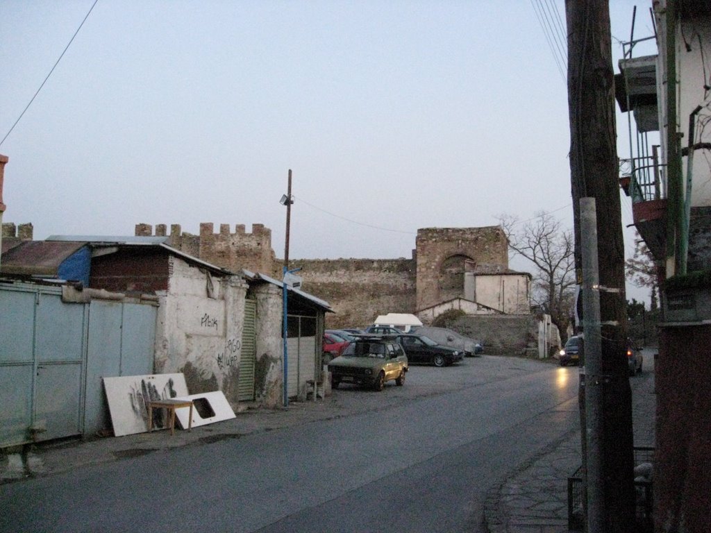 Thessaloniki (ano poli) eptapyrgiou str by albertzourlo