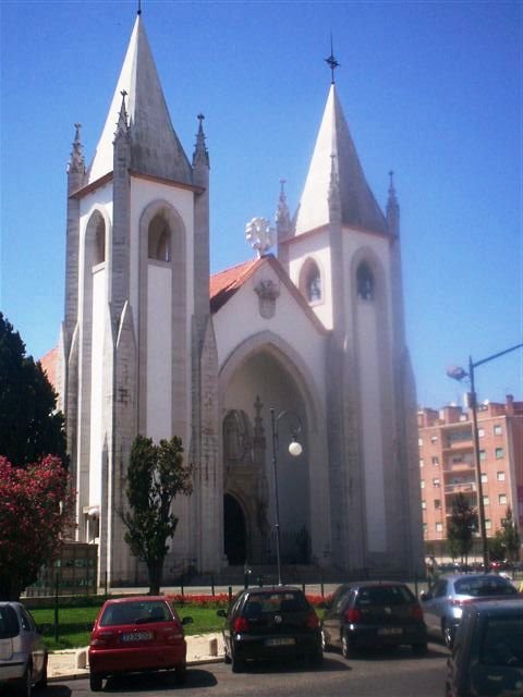 Igreja do Santo Condestável em Campo de Ourique by Isabel Branco