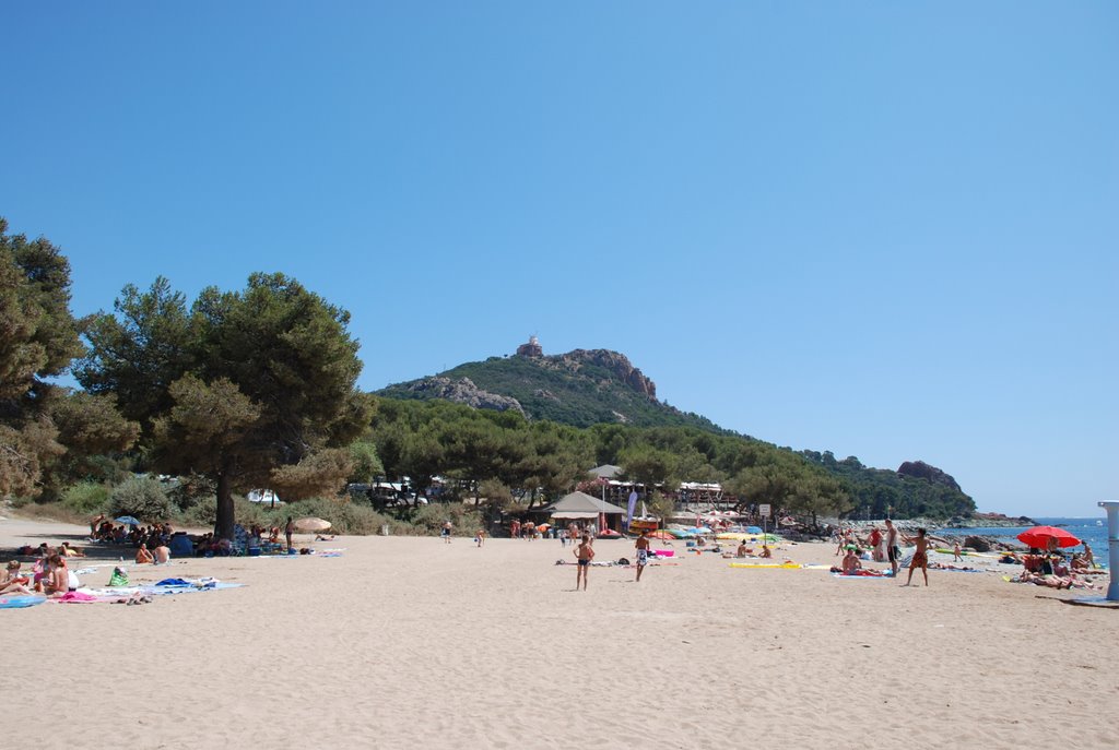 Plage du Débarquement du Dramont - Agay - Vue sur le sémaphore by elje06