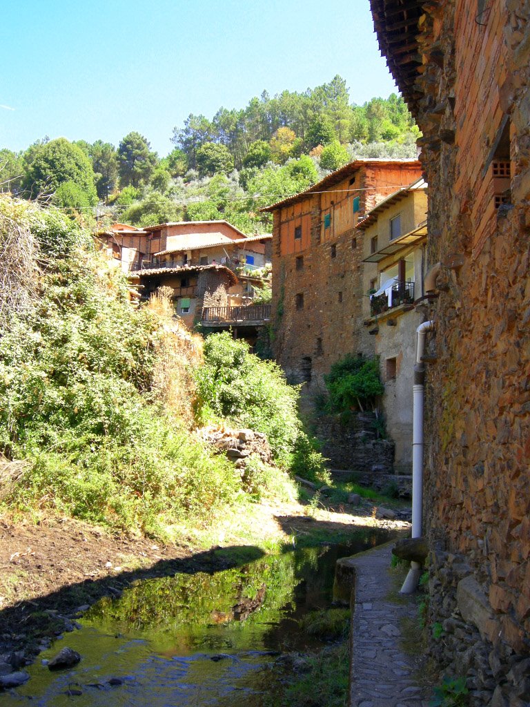 Casas de Robledillo by Alejandro Llesta