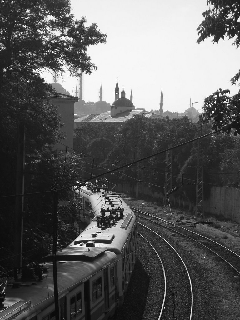 Le train, entre la gare de Sirkeci et Topkapi by Dorianb