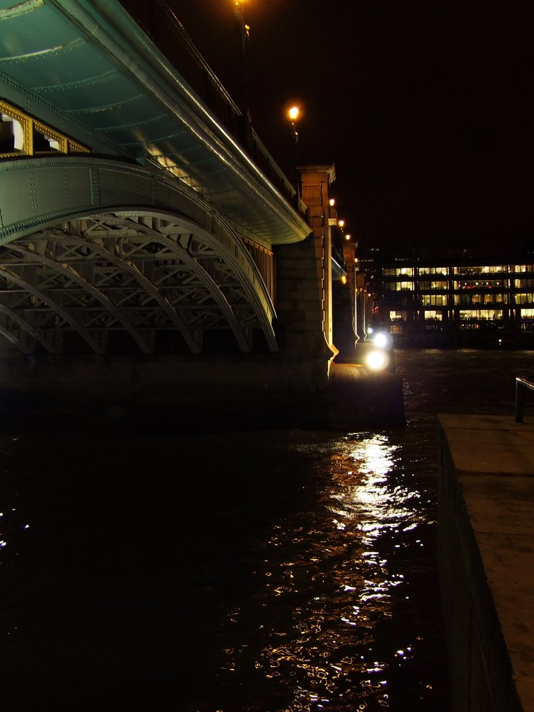 Southwark Bridge at night by Sergio Gil Lebrero