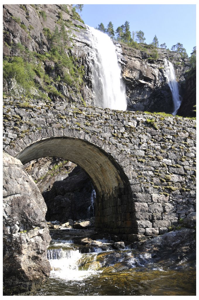 Hesjedalsfossen bij Eidslandet, Noorwegen by www.larsscheve.nl