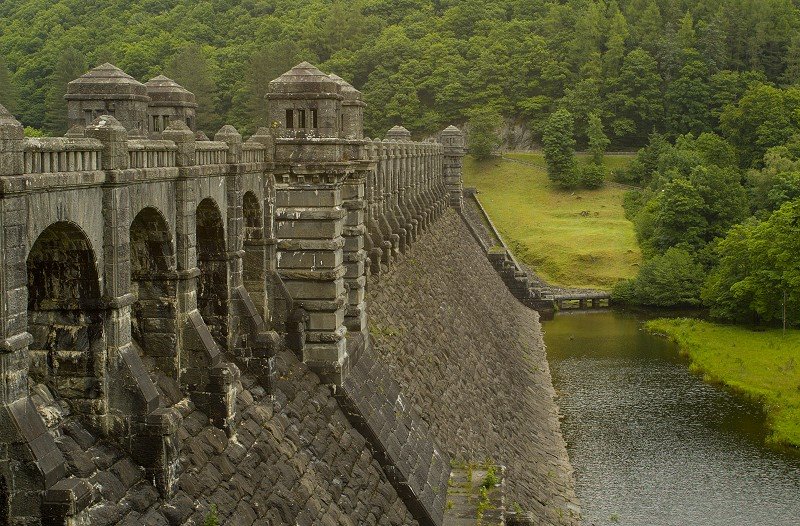 Dam on the edge of Lake Vyrnwy by Andy Cole