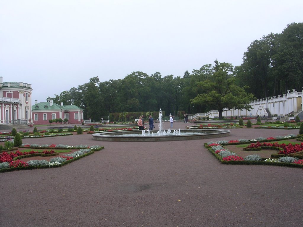 Kadriorg Palace garden by Aulo Aasmaa