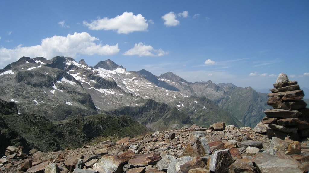 Vue sur le massif du Posets depuis le pic Sacroux by Nature Sauvage