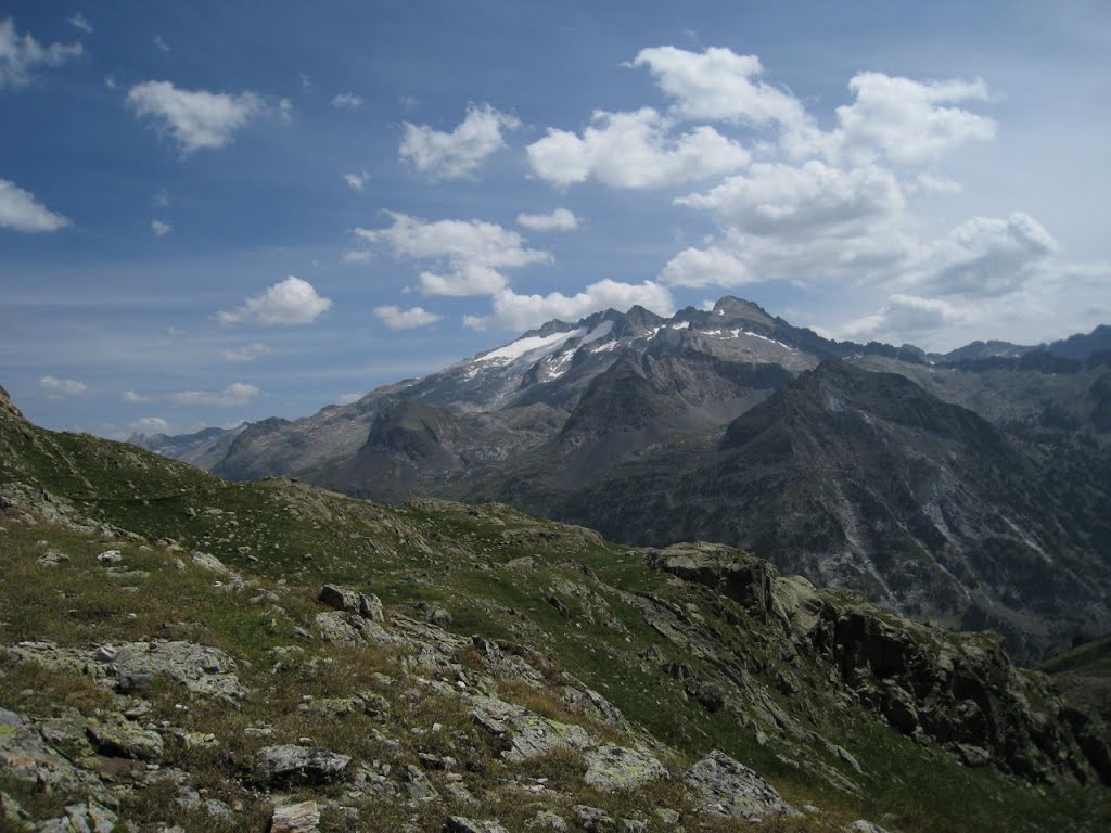 Vue sur le massif de la Maladeta depuis le pic Sacroux by Nature Sauvage