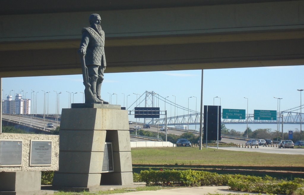 Saída do acesso da Ponte Pedro Ivo, Florianopolis by Sergio Luiz Zampieri