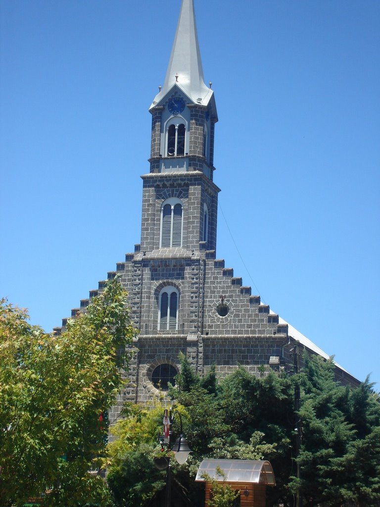 Igreja Matriz São Pedro (Estrutura montada em pedra basáltica) - Gramado - RS by Sergio Luiz Zampieri