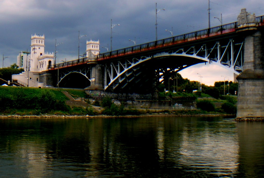 Widok z Wisły na Most Poniatowskiego w Warszawie / Poniatowski Bridge in Warsaw - view from Vistula River by emesel