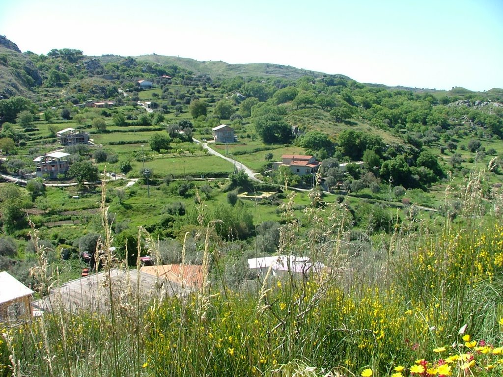 MOTTA SAN GIOVANNI - Località S. Basilio: vista da "I QUATTRO VENTI", (foto 3/3)-(San Basilio resort: seen by "I QUATTRO VENTI" restaurant) by lillo56