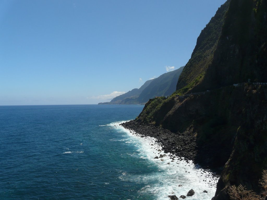 Yendo a Porto Moniz by Ángel Arroyo