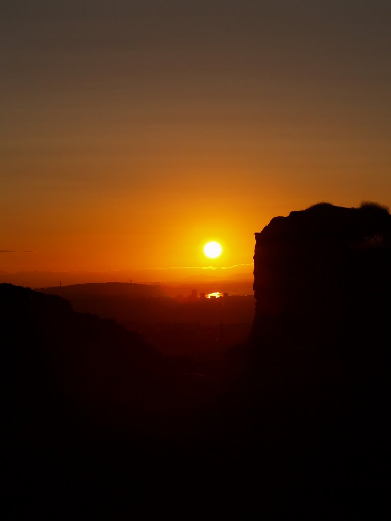 Sunset On Edinburgh by GiuseppeSortino